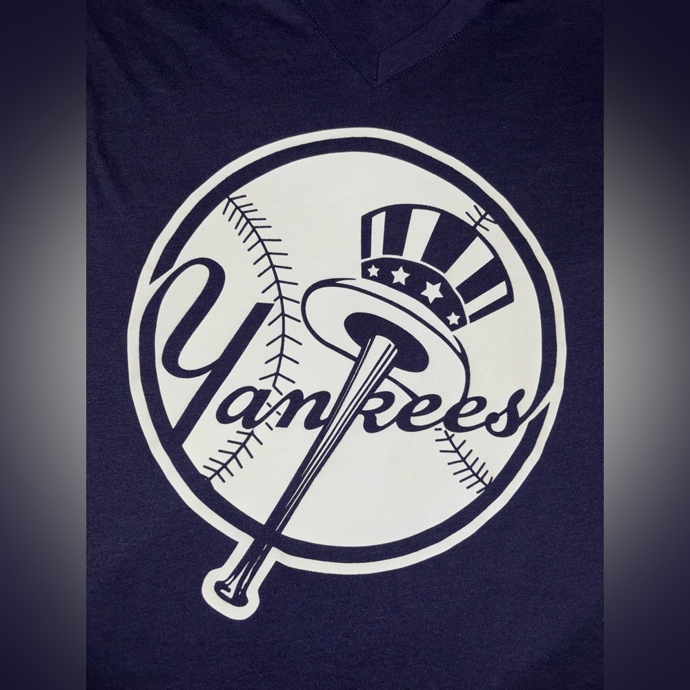 Victoria’s Secret PINK New York Yankees MLB Baseball V-Neck T-Shirt Size Large - Picture 2 of 8